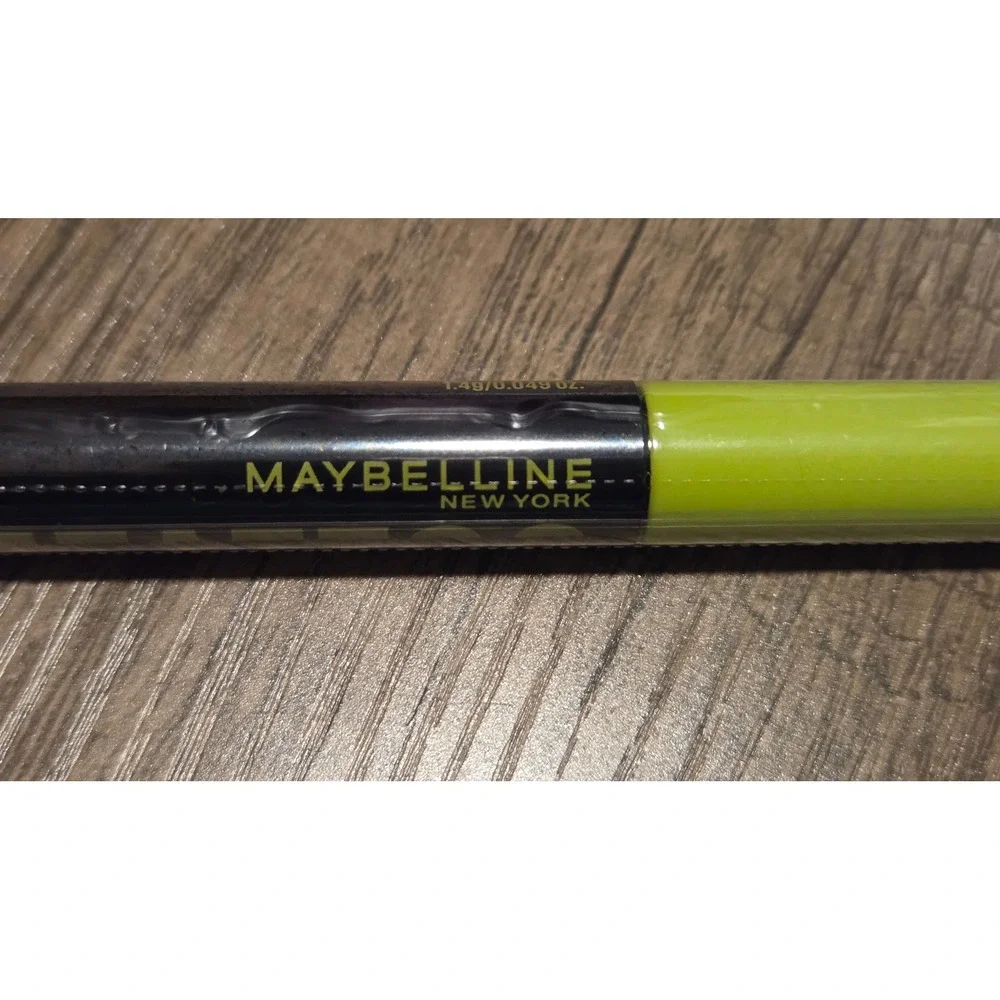 Maybelline Color Tattoo 24HR Eye Styx 60 I Am Unexpected Matte Lime Green Shadow